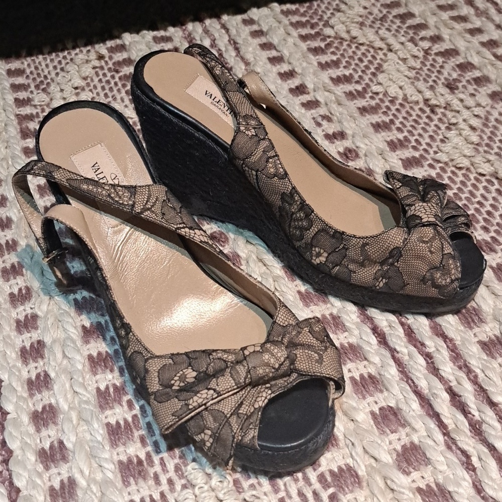 🎉 POSH SALE ~ VALENTINO GARAVANI sz 39 made in Italy heels, $1,395.00
